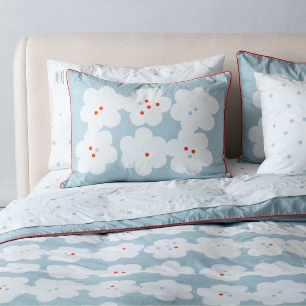 Schoolhouse Paper Flowers F/Q Duvet and Pillow Shams